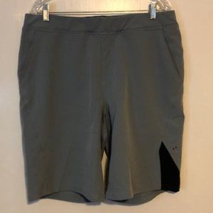 Men's Royal Robbins technical shorts - great for travel - stretch waist